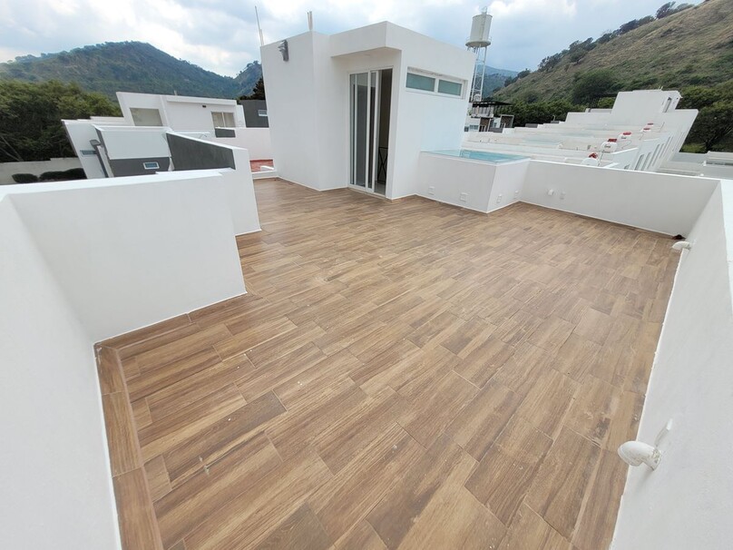 CASA NUEVA DENTRO DE COTO EN ZONA BOSQUES DE SANTA ANITA