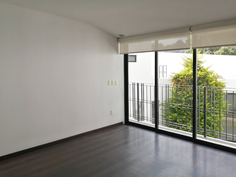CASA EN VENTA EN BUGAMBILIAS 1a. SECCIÓN, ZAPOPAN