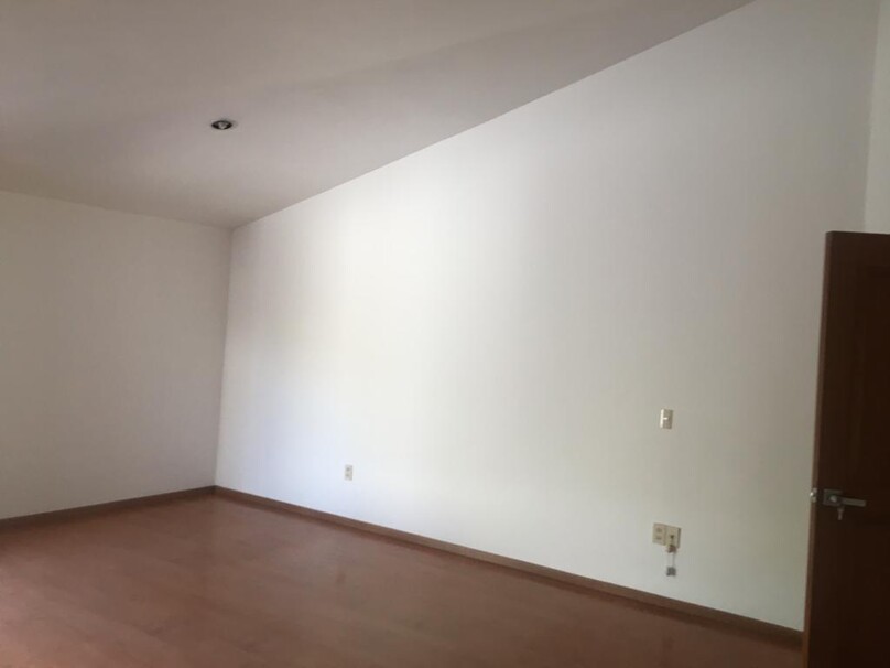 Se renta hermosa casa en Puerta de Hierro
