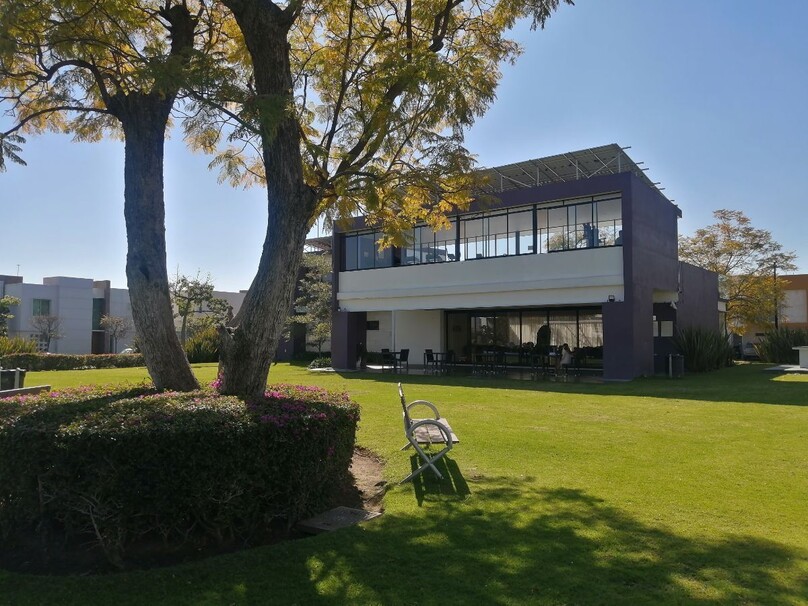 CASA EN VENTA EN SOLARES COTO SENDEIRA