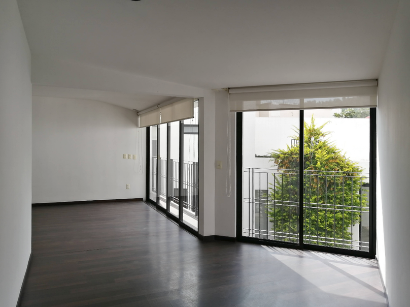 CASA EN VENTA EN BUGAMBILIAS 1a. SECCIÓN, ZAPOPAN