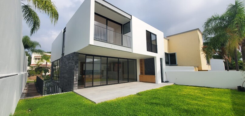 Se vende hermosa casa en Puerta de Hierro