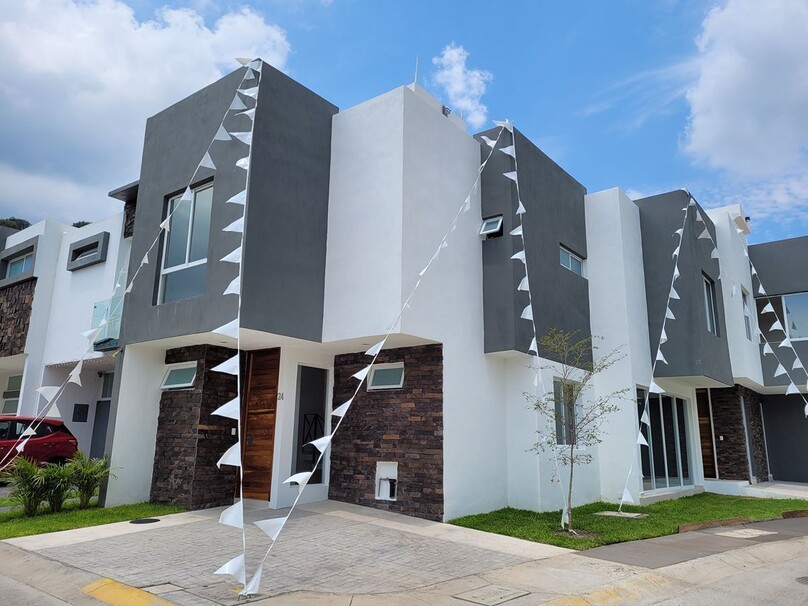 CASA NUEVA DENTRO DE COTO EN ZONA BOSQUES DE SANTA ANITA