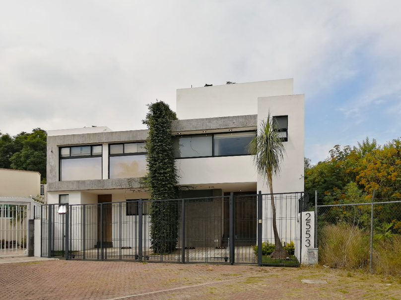 CASA EN VENTA EN BUGAMBILIAS 1a. SECCIÓN, ZAPOPAN