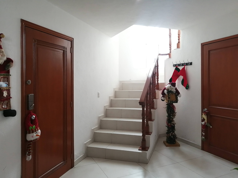 CASA EN VENTA FRENTE A PARQUE METROPOLITANO