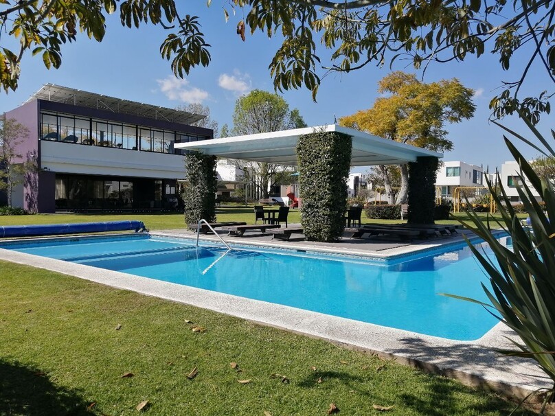 CASA EN VENTA EN SOLARES COTO SENDEIRA