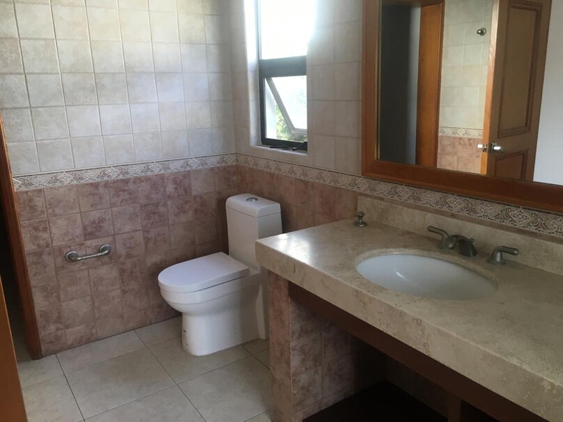 Se renta hermosa casa en Puerta de Hierro