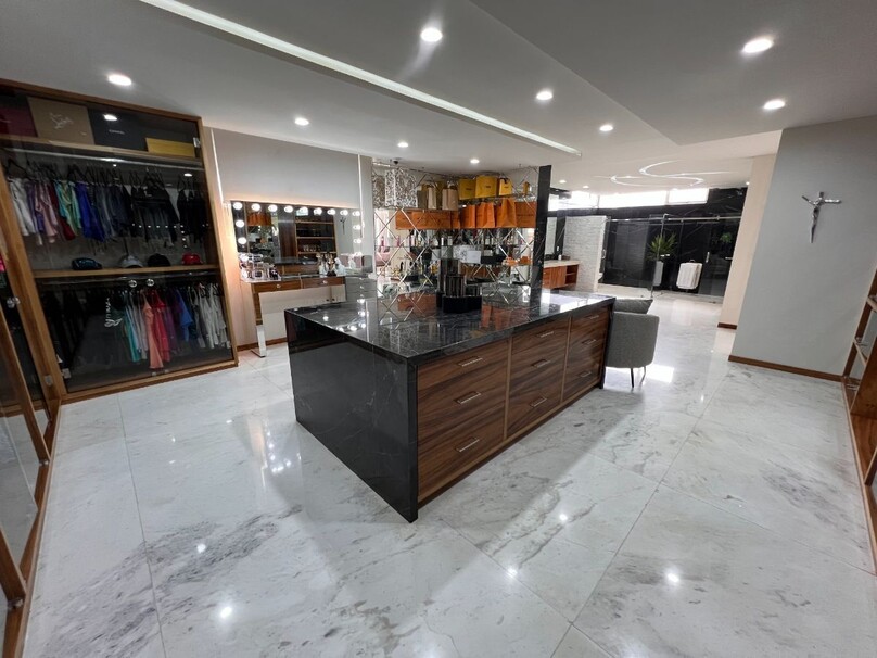 Espectacular residencia Regina en Fraccionamiento Ayamonte