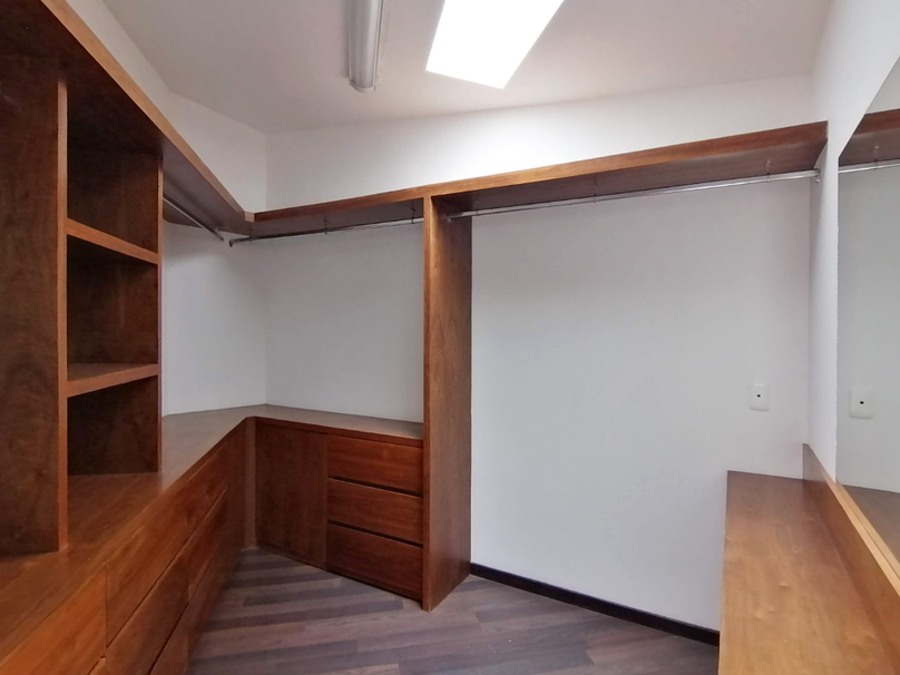 CASA EN VENTA EN BUGAMBILIAS 1a. SECCIÓN, ZAPOPAN