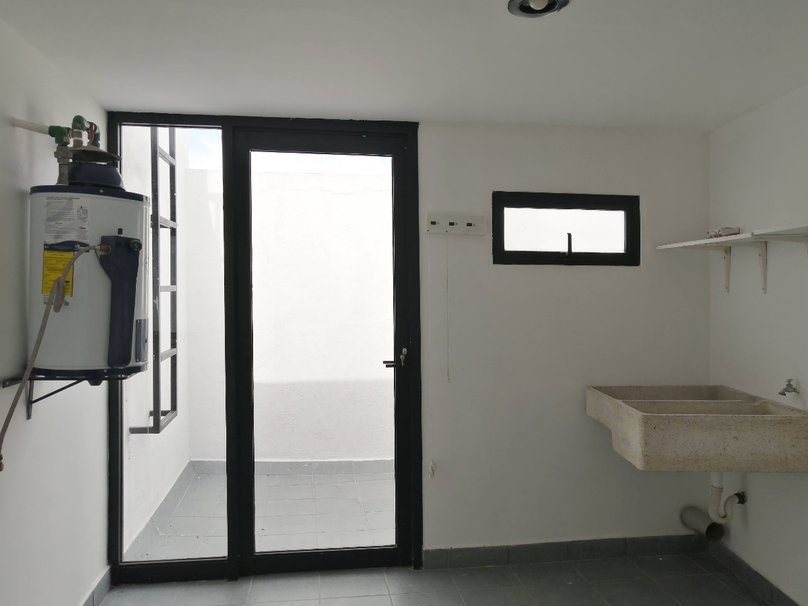CASA EN VENTA EN BUGAMBILIAS 1a. SECCIÓN, ZAPOPAN