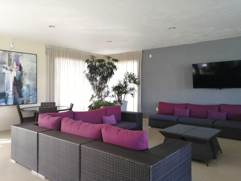 CASA EN VENTA EN SOLARES COTO SENDEIRA