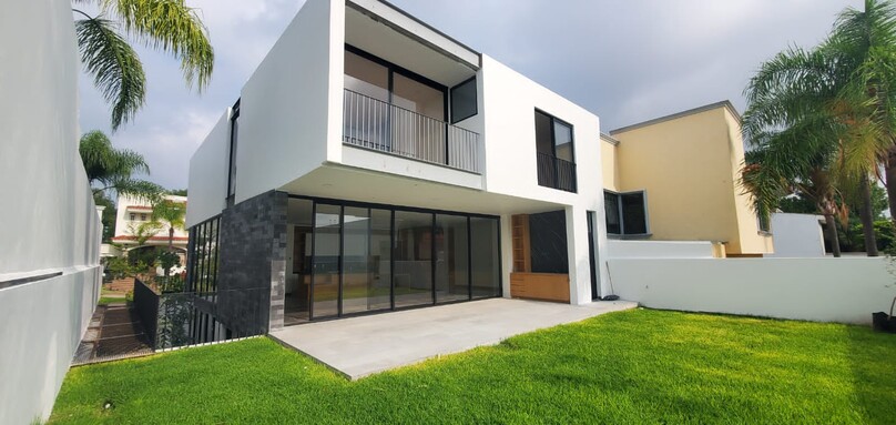 Se vende hermosa casa en Puerta de Hierro