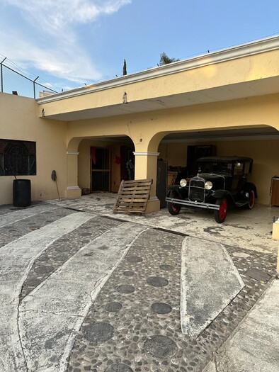 Se vende hermosa casa por carretera Tesistan y Base Aerea