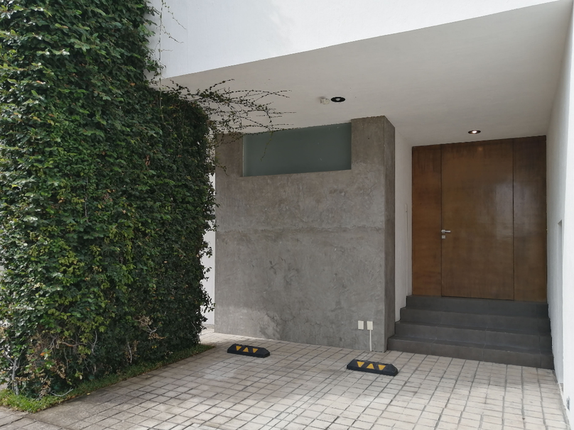 CASA EN VENTA EN BUGAMBILIAS 1a. SECCIÓN, ZAPOPAN