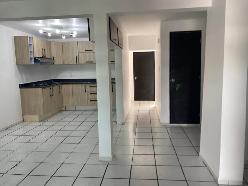 SE VENDE CASA TIPO DUPLEX , LISTA PARA HABITAR CON MUY BUENA UBICACIÓN.