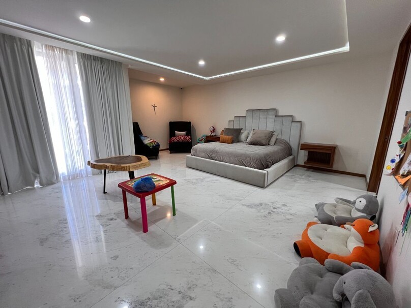 Espectacular residencia Regina en Fraccionamiento Ayamonte