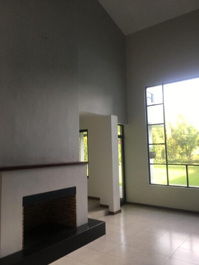 Se renta hermosa casa en Puerta de Hierro
