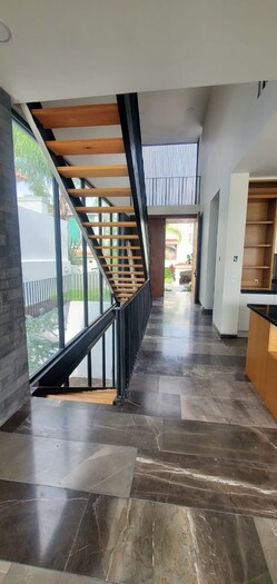 Se vende hermosa casa en Puerta de Hierro