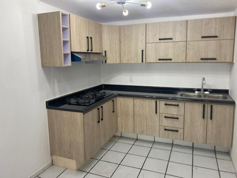 SE VENDE CASA TIPO DUPLEX , LISTA PARA HABITAR CON MUY BUENA UBICACIÓN.