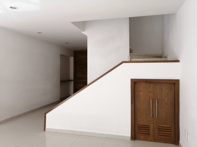 CASA EN VENTA EN SOLARES COTO SENDEIRA