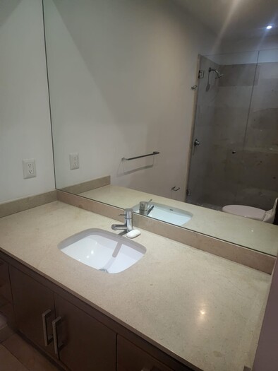 Se renta departamento en Torre Livorno