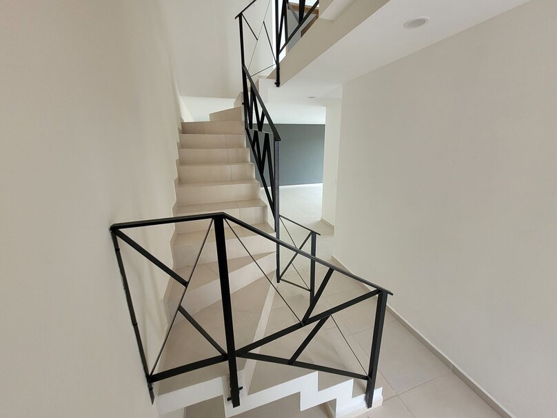 CASA NUEVA DENTRO DE COTO EN ZONA BOSQUES DE SANTA ANITA