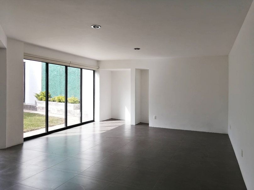 CASA EN VENTA EN BUGAMBILIAS 1a. SECCIÓN, ZAPOPAN