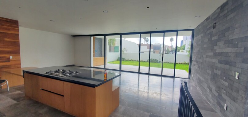 Se vende hermosa casa en Puerta de Hierro