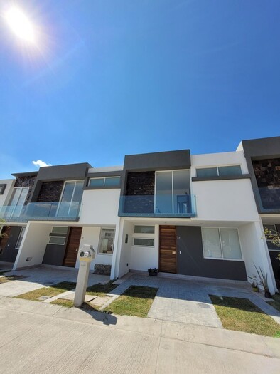 Se vende hermosa casa ubicada en Bosques de Santa Anita