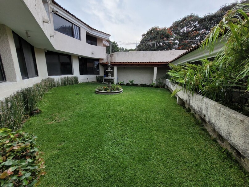 Se vende hermosa casa a precio de terreno en Colinas de San Javier