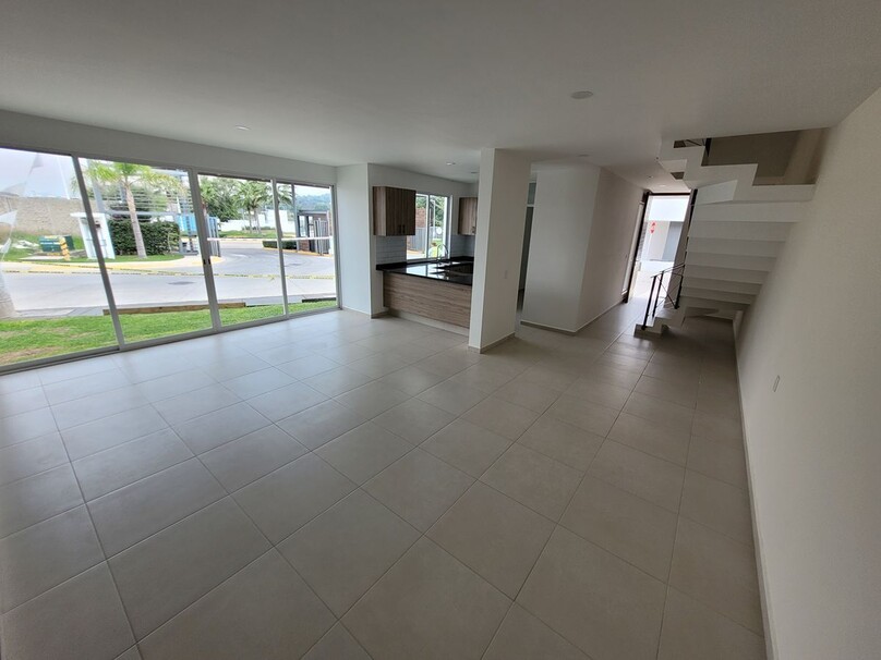 CASA NUEVA DENTRO DE COTO EN ZONA BOSQUES DE SANTA ANITA