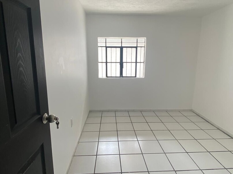 SE VENDE CASA TIPO DUPLEX , LISTA PARA HABITAR CON MUY BUENA UBICACIÓN.