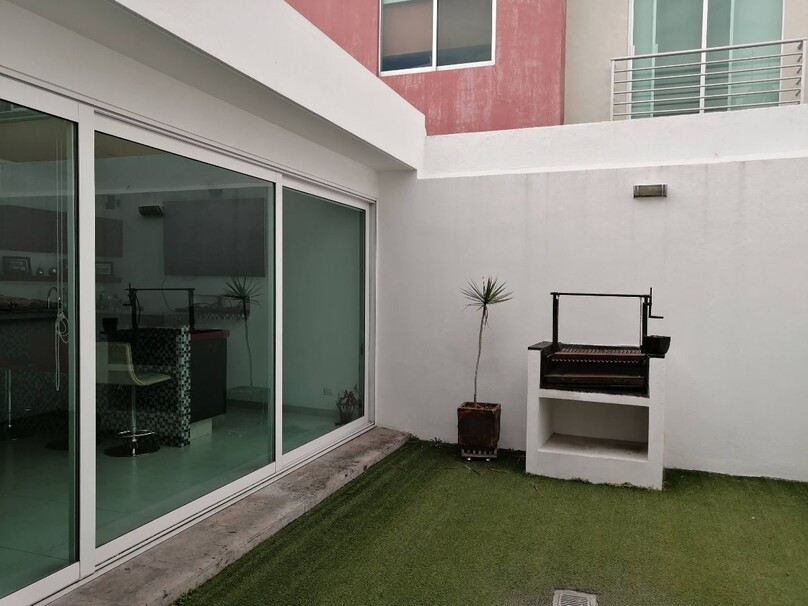 CASA EN VENTA FRENTE A PARQUE METROPOLITANO