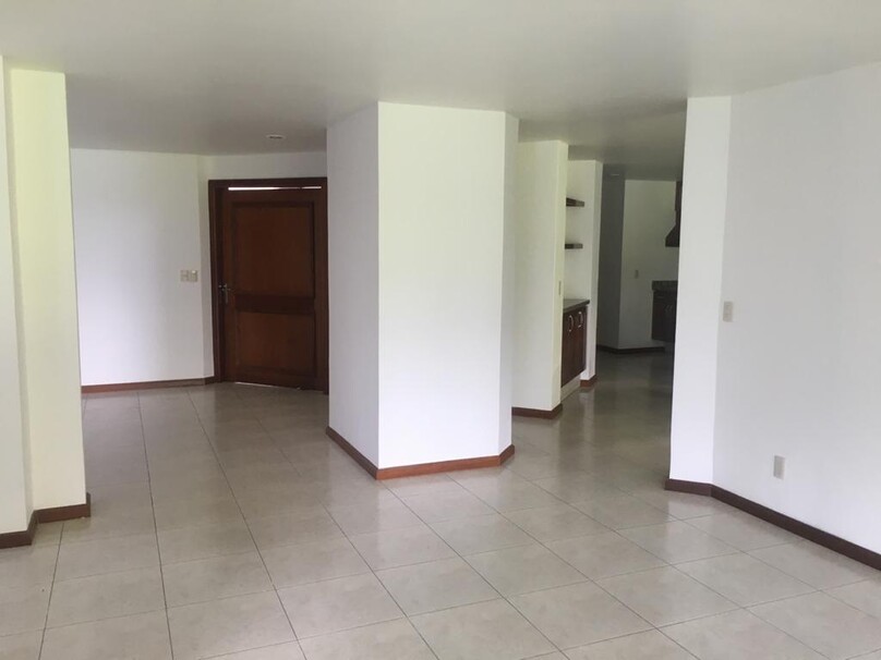 Se renta hermosa casa en Puerta de Hierro