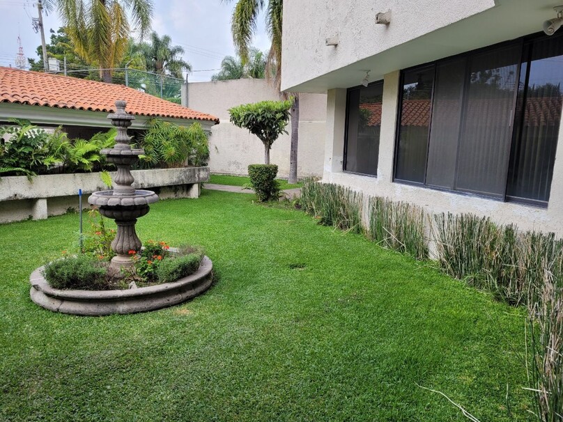 Se vende hermosa casa a precio de terreno en Colinas de San Javier