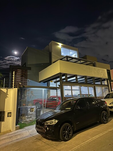 Se vende hermosa casa en Colinas de San Isidro