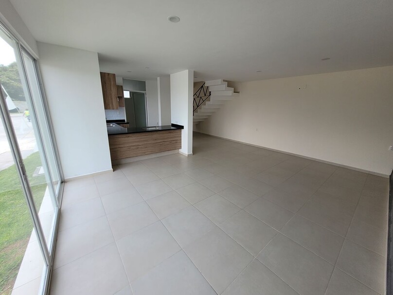 CASA NUEVA DENTRO DE COTO EN ZONA BOSQUES DE SANTA ANITA