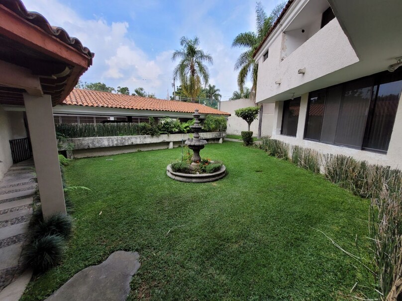 Se vende hermosa casa a precio de terreno en Colinas de San Javier
