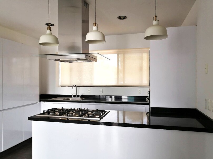 CASA EN VENTA EN BUGAMBILIAS 1a. SECCIÓN, ZAPOPAN