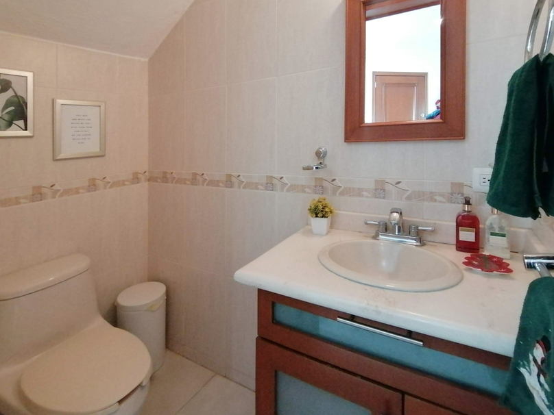 CASA EN VENTA FRENTE A PARQUE METROPOLITANO