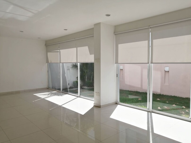 CASA EN VENTA EN SOLARES COTO SENDEIRA