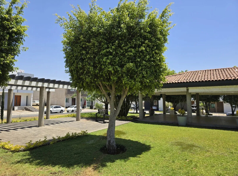 CASA EN VENTA EN CASA FUERTE, COTO EL CASTILLO