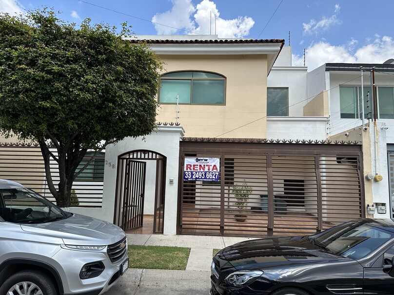 Se renta casa sobre George Haendel