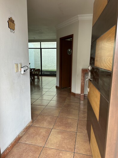 Se renta casa sobre George Haendel