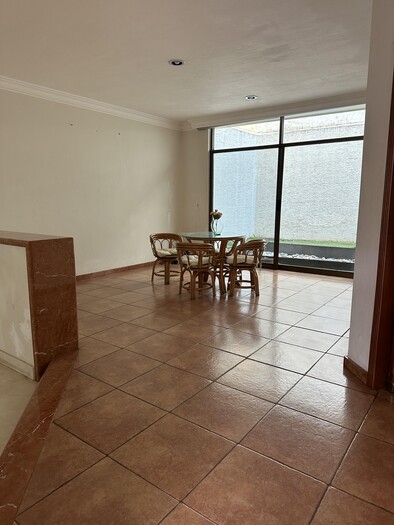 Se renta casa sobre George Haendel