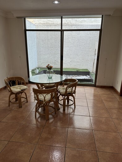 Se renta casa sobre George Haendel