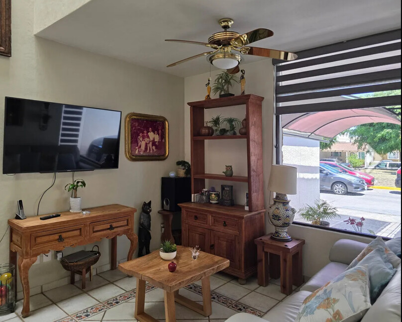 CASA EN VENTA EN PASEOS UNIVERSIDAD