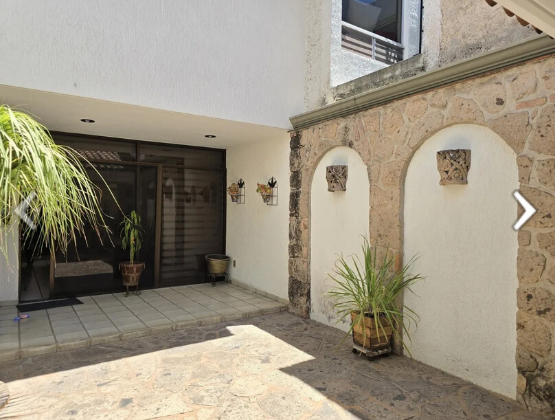 CASA EN VENTA EN PASEOS UNIVERSIDAD