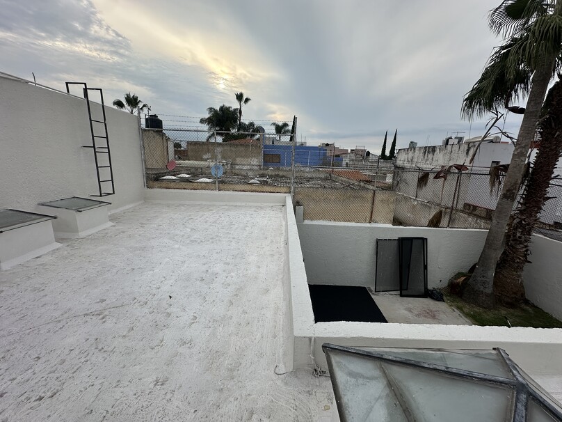 Se Renta casa en Jardines Universidad