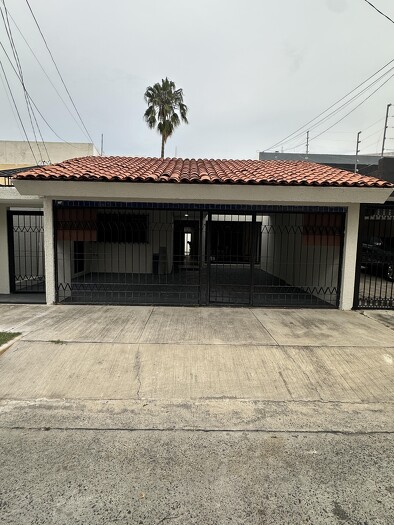 Se Renta casa en Jardines Universidad